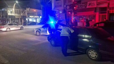 Çorum'un Alaca ilçesinde yapılan polis denetiminde, çeşitli eksiklikleri bulunan araç