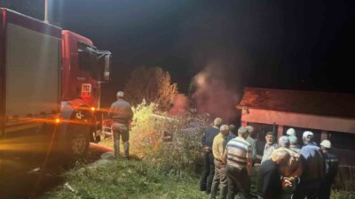 Çorum'un İskilip ilçesinde Harun köyünde çıkan samanlık yangınında ciddi maddi