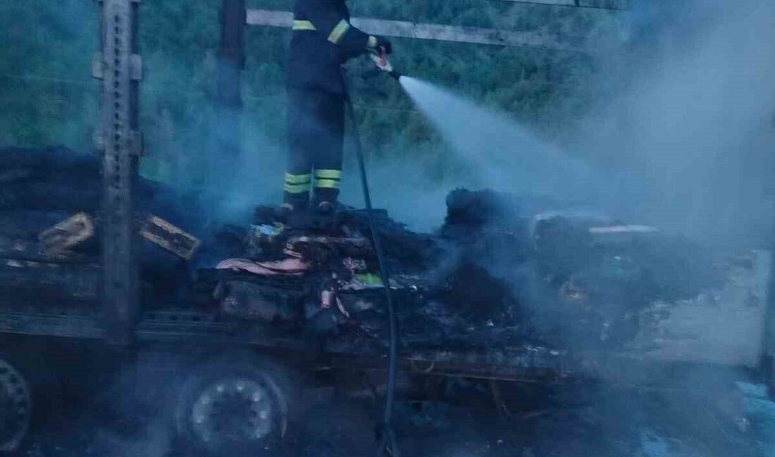 Çorum’da tırın dorsesi alev alev yandı Çorum’un Osmancık ilçesinde tır