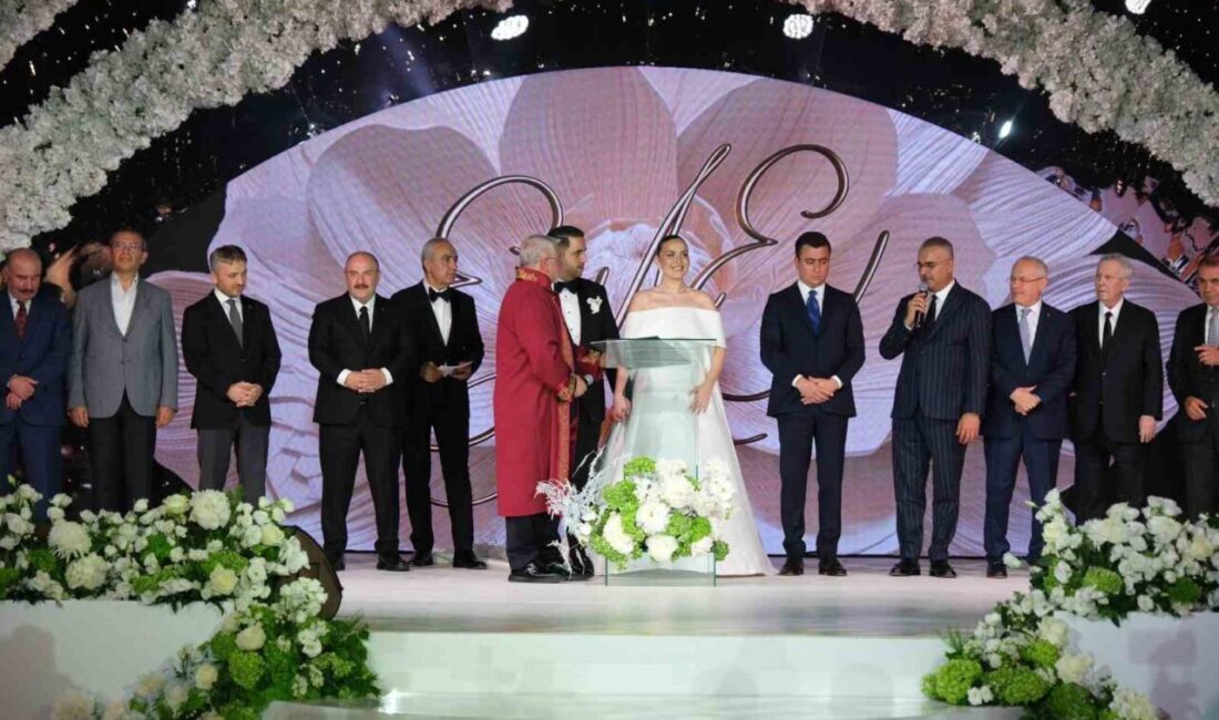 Çorum’daki düğün ünlüler geçidine sahne oldu Ahlatcı ve Engin ailelerinin