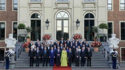 Erdoğan, NATO Liderler Zirvesi'nde aile fotoğrafında yer aldı ve ABD