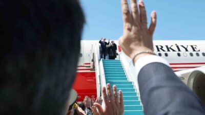 Cumhurbaşkanı Erdoğan, özel uçak "TUR" ile Hollanda'nın Lahey kentine giderken