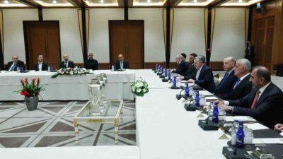 Cumhurbaşkanı Erdoğan, Süper Lig'e yükselen 3 kulübün başkanlarını kabul etti.