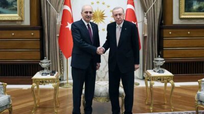 Cumhurbaşkanı Erdoğan, TBMM Başkanı Numan Kurtulmuş'u tebrik ederek Cumhurbaşkanlığı Külliyesinde