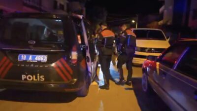 Çorum'da polis ekipleri tarafından dur ihtarına uymayan E.Y. isimli sürücü,