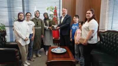 Öğretmen adayı anneler ve çocukları, Ali Yalçın'ı ziyaret ederek atama