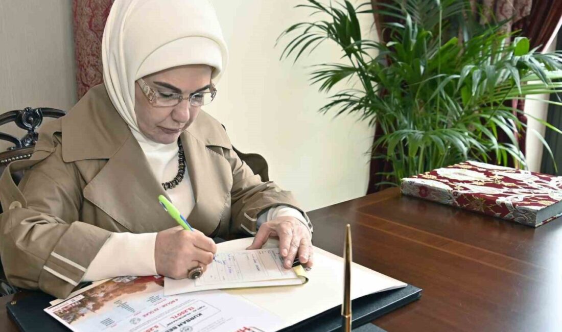 Emine Erdoğan, Türk Kızılay’a kurban vekaletini teslim etti. Türk Kızılay'ın