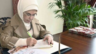 Emine Erdoğan, Türk Kızılay’a kurban vekaletini teslim etti. Türk Kızılay'ın
