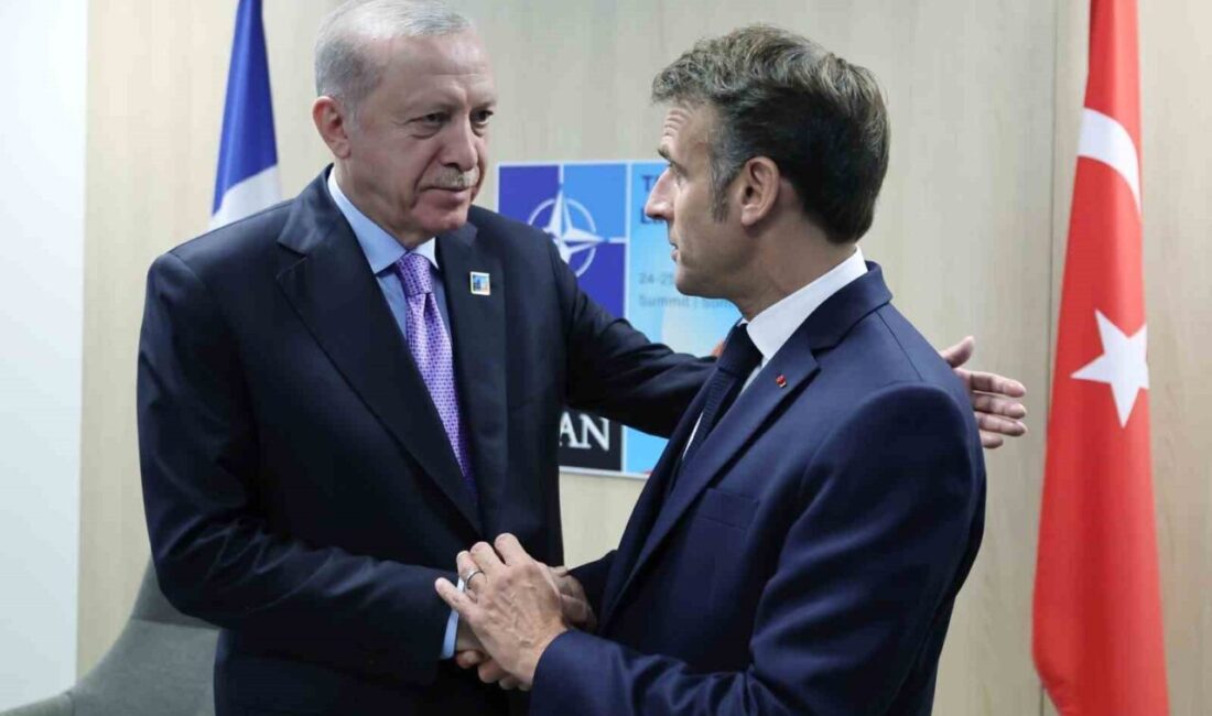 Erdoğan, Fransa Cumhurbaşkanı Macron ile görüştü Cumhurbaşkanı Erdoğan, Lahey'deki NATO