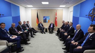 Cumhurbaşkanı Erdoğan, Almanya Başbakanı Merz ile Hollanda'da bir araya geldi.