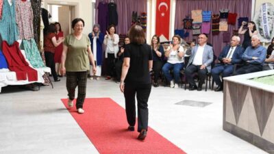 Bahadın Kadın İstihdam Merkezi'nde açılan dikiş kursuna katılan ev hanımları,