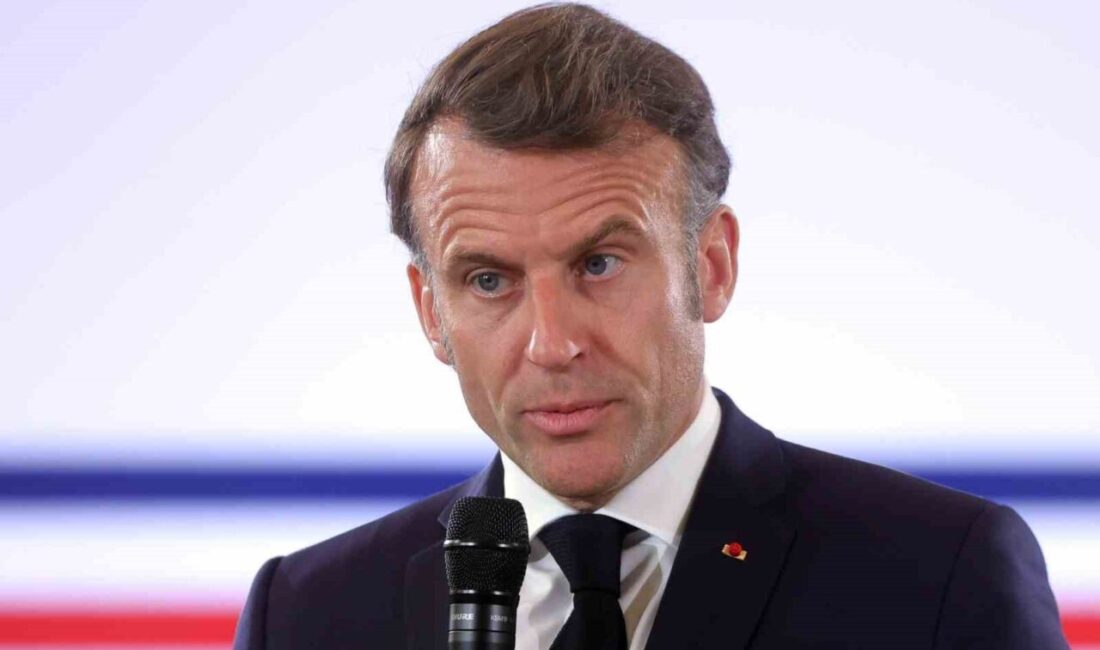 Fransa Cumhurbaşkanı Emmanuel Macron, Grönland ziyareti kapsamında Başbakanlarıyla görüşecek. Görüşmelerde