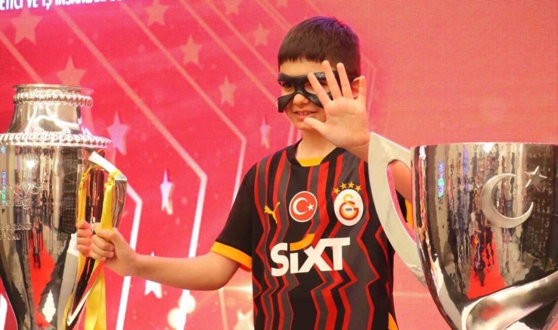 Galatasaray Süper Lig'in şampiyonu olarak 25. şampiyonluğunu Ankara'da kutladı. Başkan