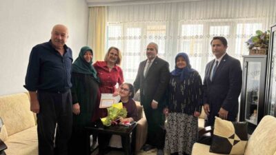 Çorum'da eğitimini evde sürdüren ortaokul mezunu Ceylin Taşkıran, başarıyla mezun
