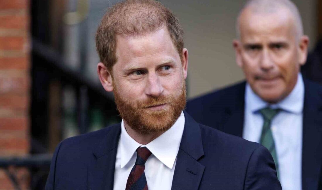 Prens Harry, çocuklarının İngiltere pasaportu almalarındaki gecikmeler nedeniyle soyadını "Spencer"