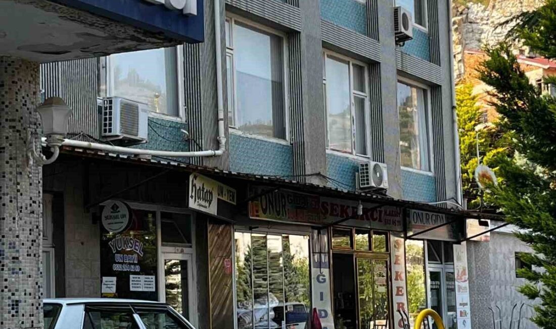 Çorum'un İskilip ilçesindeki çarşıda iki esnaf arasında çıkan yer tartışması