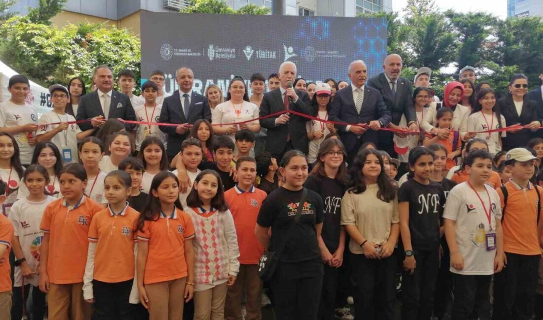 Ümraniye'de gerçekleşen 'Ümraniye Tübitak 4006-C Bilim Fuarı Festivali'nin açılışında İstanbul