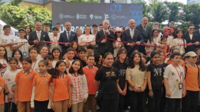 Ümraniye'de gerçekleşen 'Ümraniye Tübitak 4006-C Bilim Fuarı Festivali'nin açılışında İstanbul