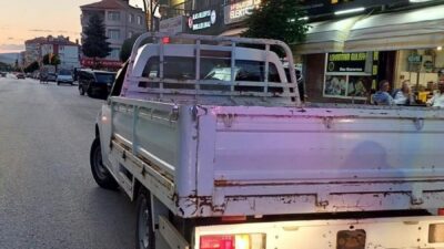 Çorum'un Alaca ilçesinde yaya, yolun karşısına geçerken kamyonetin çarpması sonucu