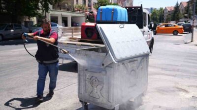 Ankara Keçiören Belediyesi, sıcak havalarda haşere ve sineklere karşı yoğun