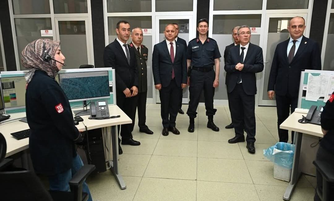 Kırıkkale Vali Yardımcısı Ahmet Sait Kurnaz, il protokolü ile birlikte