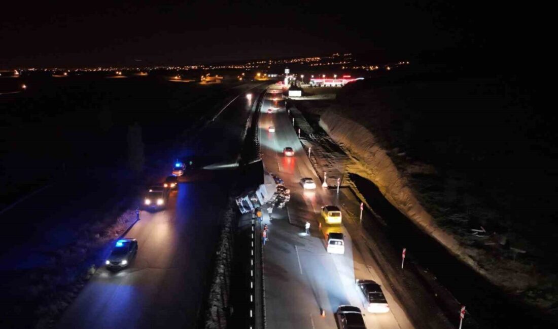 Kırıkkale’de alkol yüklü tır devrildi Kırıkkale'de alkol yüklü tırın