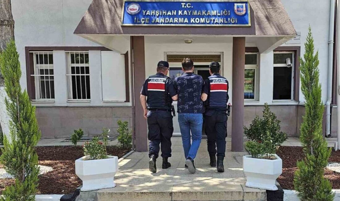 Kırıkkale'de jandarma operasyonunda, farklı suçlardan aranan 4 hükümlü yakalanarak cezaevine