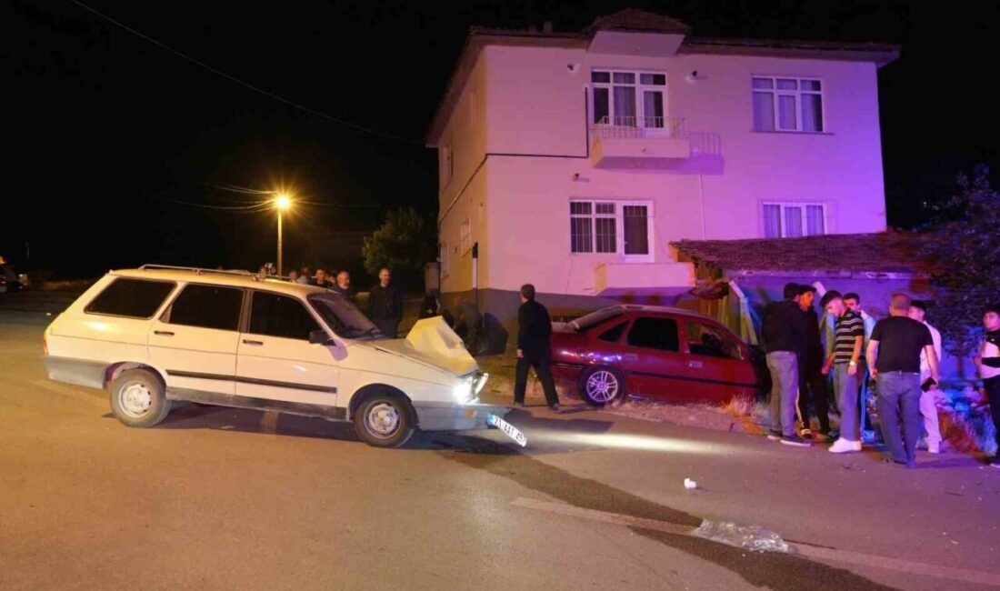 Kırıkkale’de iki otomobil kafa kafaya çarpıştı: 3 yaralı Kırıkkale'de gece meydana gelen