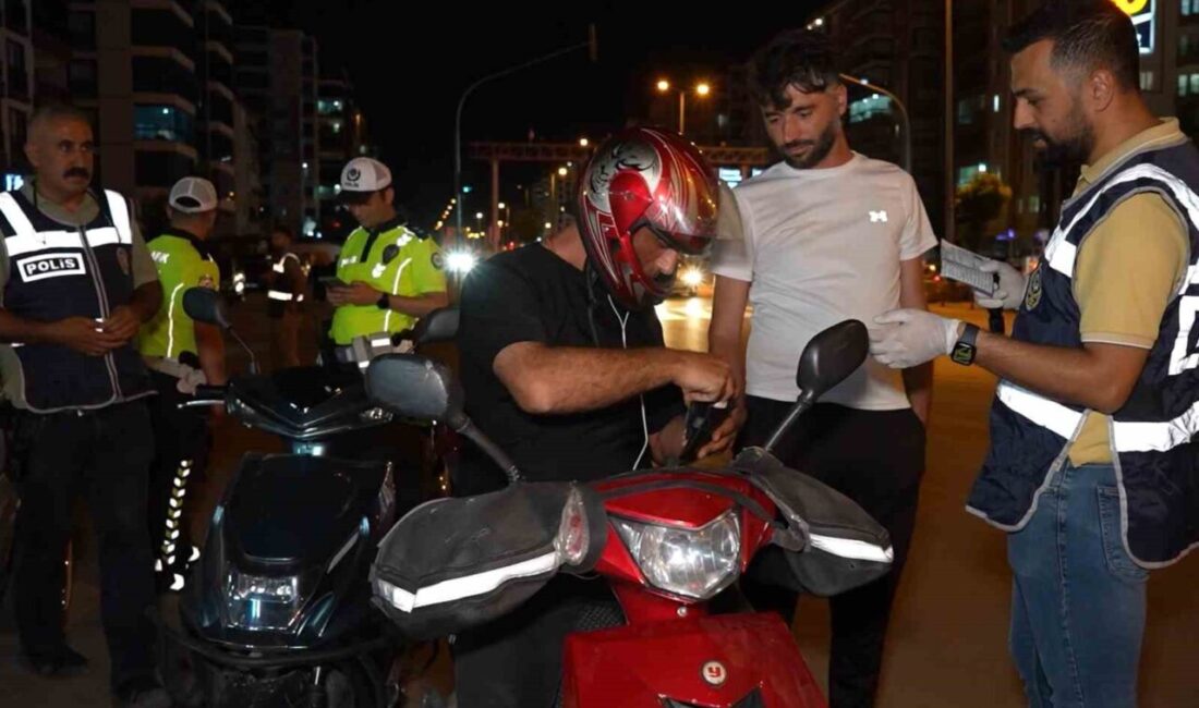Kırıkkale’de trafik ekiplerinden motosiklet sürücülerine sıkı denetim Kırıkkale'de motosiklet sürücülerine yönelik