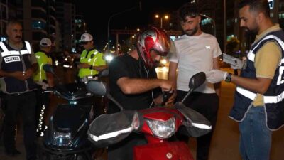 Kırıkkale'de motosiklet sürücülerine yönelik yapılan denetimlerde kask takmayan ve ehliyetsiz