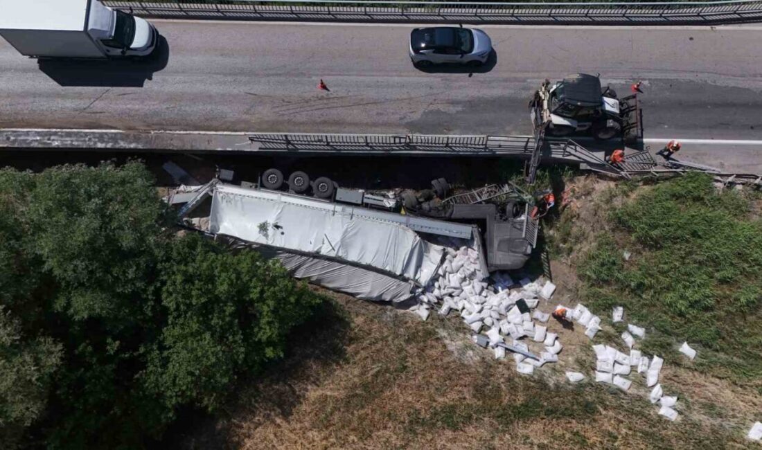 Kırıkkale-Ankara D200 kara yolunda meydana gelen trafik kazasında tır, köprüden