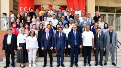 Kırşehir'de 43 bin 543 öğrenci, 222 okulda karne sevinci yaşadı.