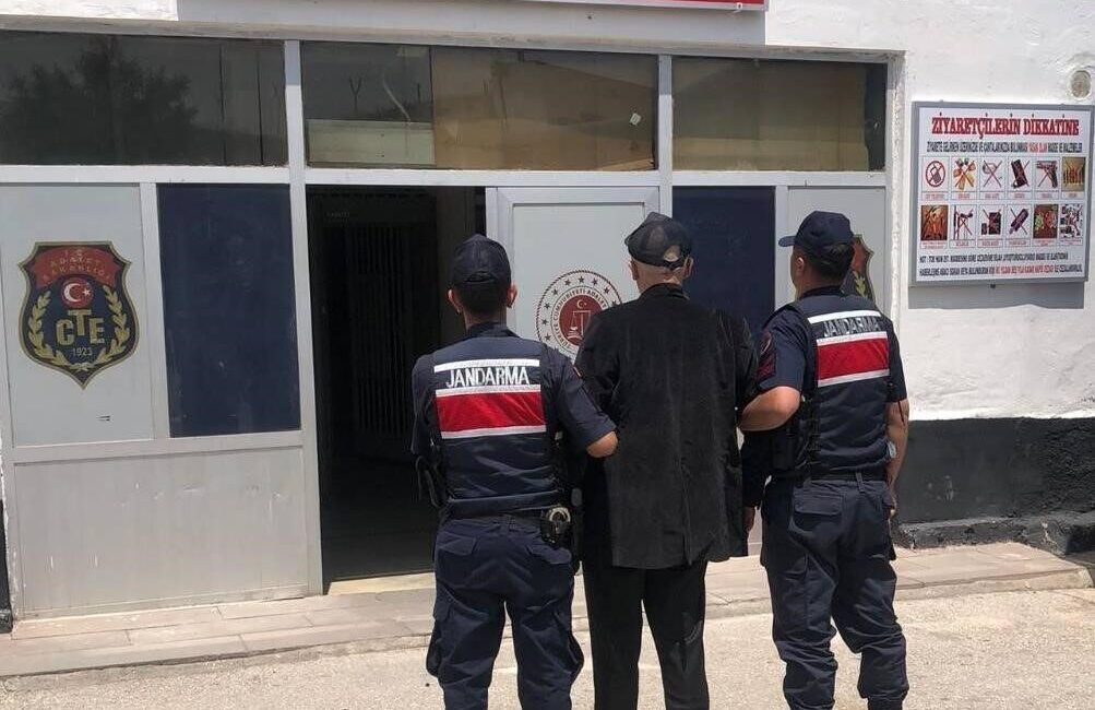 Kırşehir’de “yağma” suçundan aranan firari hükümlü yakalandı Kırşehir'de hükümlü firari, jandarma