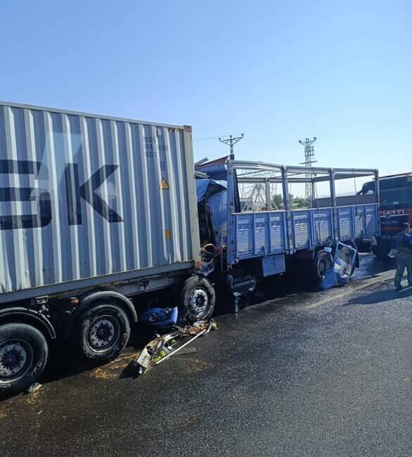 Ankara'da bir kamyonun tıra çarpması sonucu meydana gelen kaza, kamyon