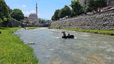 Prizren'de düzenlenen "Bunar Festivali" kapsamında sporcular rafting heyecanı yaşadı. 21.