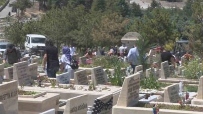 Ankara'da Kurban Bayramı öncesinde Karşıyaka Mezarlığı ziyaret edildi. Vatandaşlar yakınlarının