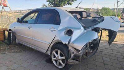 Kırıkkale'de lüks otomobilin, diğer araca çarptığı kazada 3 kişi ağır
