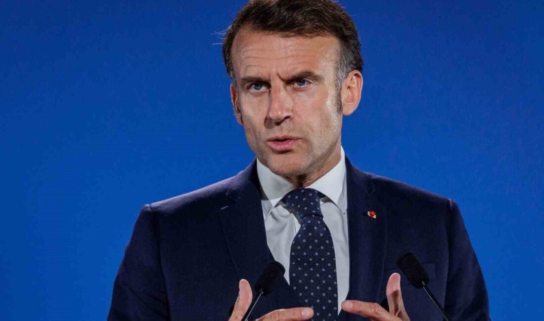 Macron’dan Pezeşkiyan’a “Fransız tutukluları serbest bırakın” telefonu Fransa Cumhurbaşkanı Macron, İran