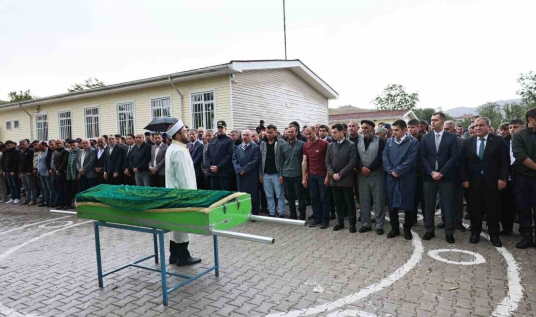 Mersin’de denizde boğulan lise öğrencisi memleketi Çorum’da son yolculuğuna uğurlandı Mersin'de denizde boğularak hayatını