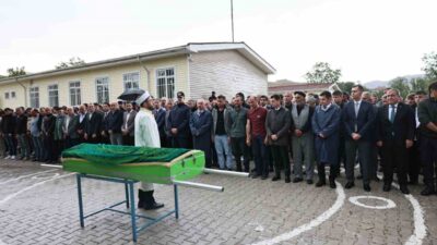 Mersin'de denizde boğularak hayatını kaybeden lise öğrencisi, memleketi Çorum'un Bayat