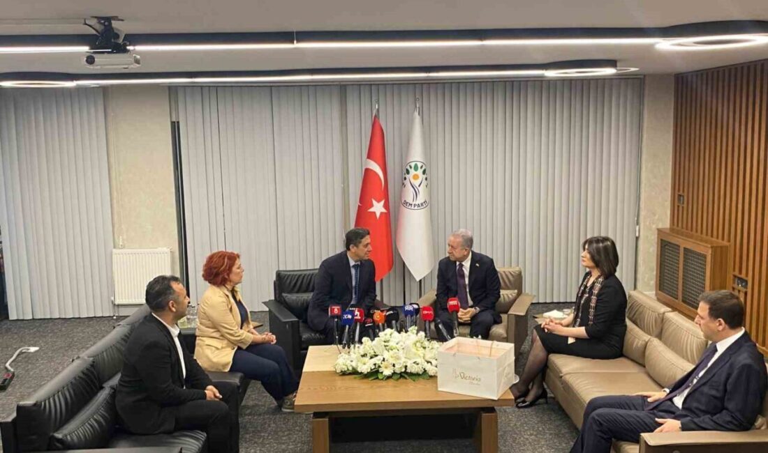 MHP Genel Başkan Yardımcısı Sadir Durmaz ve beraberindeki heyet, DEM