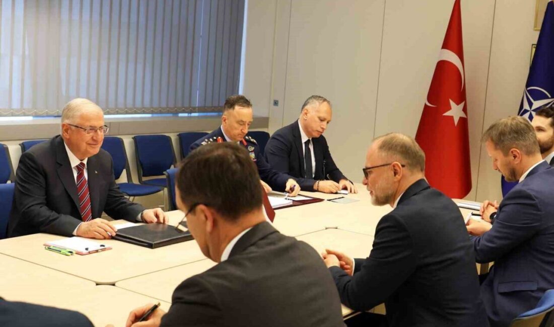 Milli Savunma Bakanı Yaşar Güler, Brüksel'de Letonya Savunma Bakanı Andris