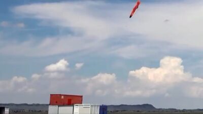 Milli seyir füzesi SOM, yerli turbojet motorlu test atışında hedefi