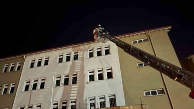 Osmancık ilçesinde mahsur kalan yavru kedi için itfaiye ekipleri seferber