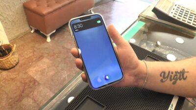 Eskişehir'deki telefoncu Yiğit Aytekin, yapay zekanın telefonlardaki önemini vurgularken, müşterilerin