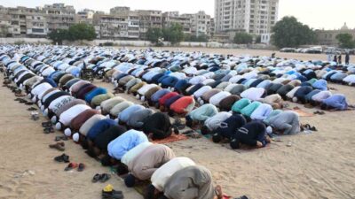 Pakistan'da Kurban Bayramı coşkusu yaşanıyor. Müslümanlar, bugün bayram namazı için