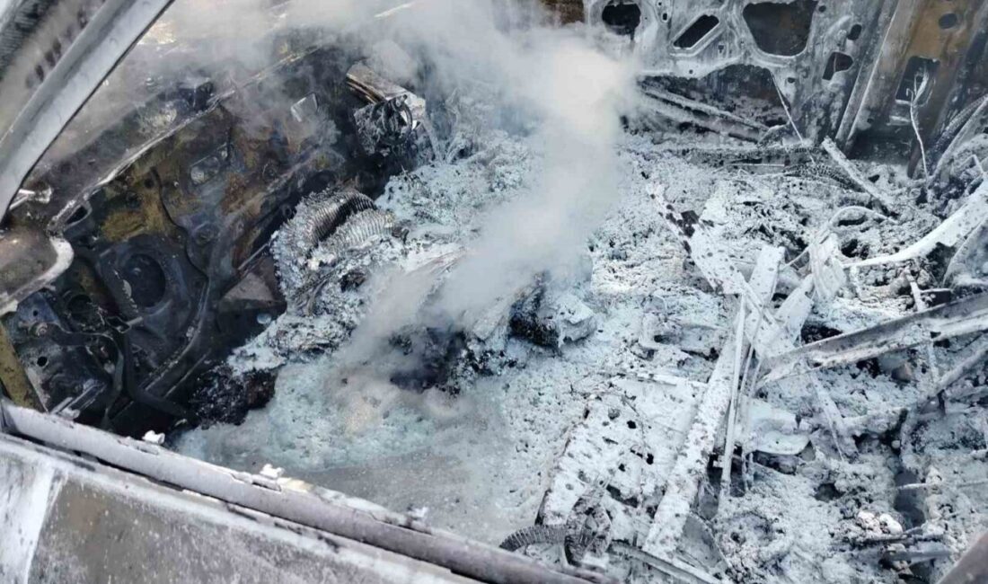Çorum'un Osmancık ilçesinde park halindeki 23 AFF 313 plakalı cip