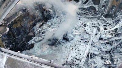 Çorum'un Osmancık ilçesinde park halindeki 23 AFF 313 plakalı cip