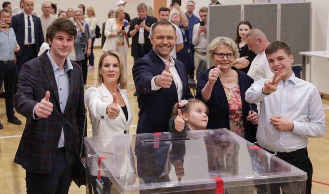 Polonya Devlet Seçim Komisyonu (PKW) sonuçlarına göre, Karol Nawrocki cumhurbaşkanlığı