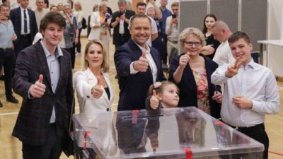 Polonya Devlet Seçim Komisyonu (PKW) sonuçlarına göre, Karol Nawrocki cumhurbaşkanlığı